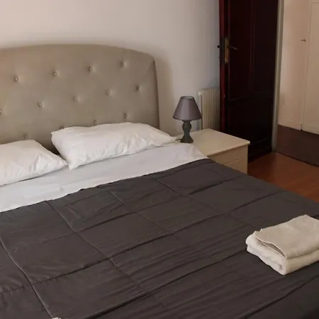 Cornelia Holiday Flat * Roma